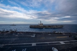 中国高速发展后姿态渐高，引发美国警惕。图为美军罗斯福号航母(USS Theodore Roosevelt) 与尼米兹号(USS Nimitz)航母2021年2月9日在南中国海举行双航母联演（美国海军照片）