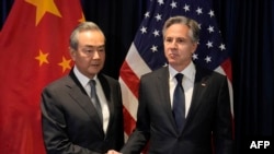美国国务卿布林肯与中共外事主管王毅在雅加达会晤。(2023年7月13日)