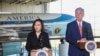 美国国会众议院议长凯文·麦卡锡（右）与台湾总统蔡英文在闭门会谈后发表公开讲话。（2023年4月5日）