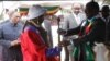 UMnangagwa ugcoba induna uMaduna