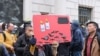 数百人于伦敦中国大使馆外悼念六四 英国多处有纪念活动