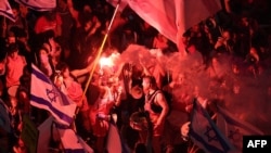 以色列抗议人士在特拉维夫集会，反对政府的司法改革计划。（2023年8月12日）
