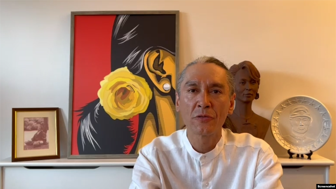 မြန်မာ့ဒီမိုကရေစီခေါင်းဆောင် ဒေါ်အောင်ဆန်းစုကြည်ရဲ့ သားဖြစ်သူ ကိုထိန်လင်း ခေါ် Kim Aris (Video Screenshot/ VOA)