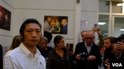 在曼徹斯特被打傷的示威者Bob Chan （美国之音摄影）