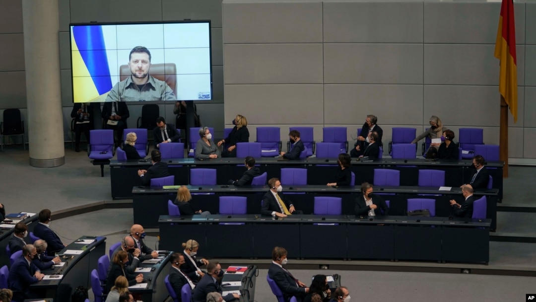 ယူကရိန်းသမ္မတ Volodymyr Zelenskyy ဂျာမန်လွှတ်တော်မှာ အွန်လိုင်းကတဆင့် မိန့်ခွန်းပြောကြားနေစဉ်။ (March 17, 2022)