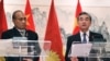 基里巴斯总统塔内希·马茂（Taneti Lightu）与中国外长王毅在联合国一个记者会上（2919年9月27日）。此前，双方决定恢复外交关系。