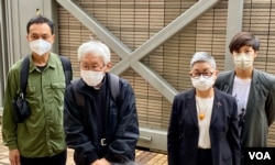 资料照：已停止运作的”612人道支援基金”4名信托人学者许宝强（左起）、天主教香港教区荣休主教陈日君枢机、大律师吴霭仪、歌手何韵诗，5月24日到西九龙裁判法院应讯。 (美国之音/汤惠云)