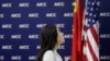 北京举行的2020中国国际服务贸易交易会上美国国际商会展位上的美中国旗 。（2019年5月28日）