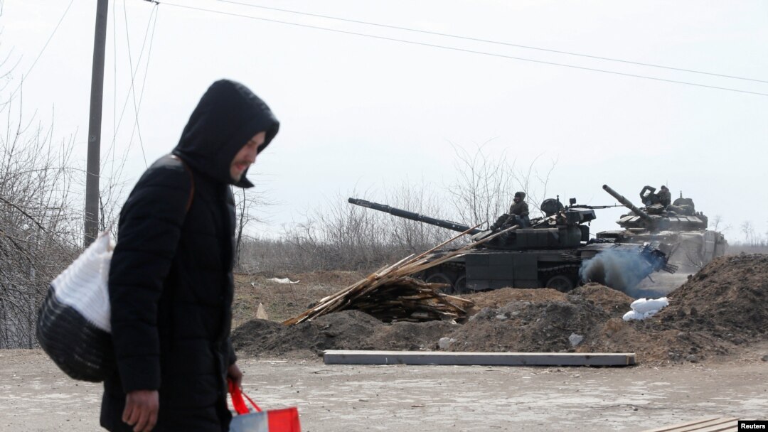 Tanket ruse në rrethinat e qytetit Mariupol, Ukrainë, 20 mars 2022