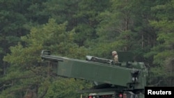 Архівне фото: Системи M142 High Mobility Artillery Rocket System (HIMARS), Латвія, вересень 2022 року. REUTERS/Ints Kalnins