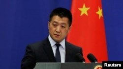 中国外交部发言人陆慷2018年4月23日主持记者会（路透社）