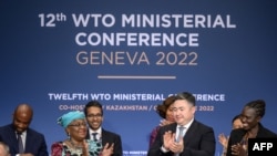世界贸易组织(WTO)2022年6月12-17日在瑞士日内瓦召开的第12届部长级会议上达成一揽子协议，包括向发展中成员豁免新冠疫苗的专利保护。