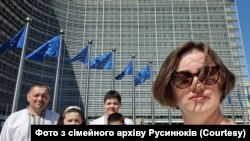 Родина Русинюків. Через три місяці до родини долучився тато. Родина знову разом.