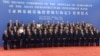 中国国家主席习近平(右九)在北京人民大会堂与参加亚洲基础设施投资银行创始成员国签字仪式的各国代表合影。（2015年6月29日）