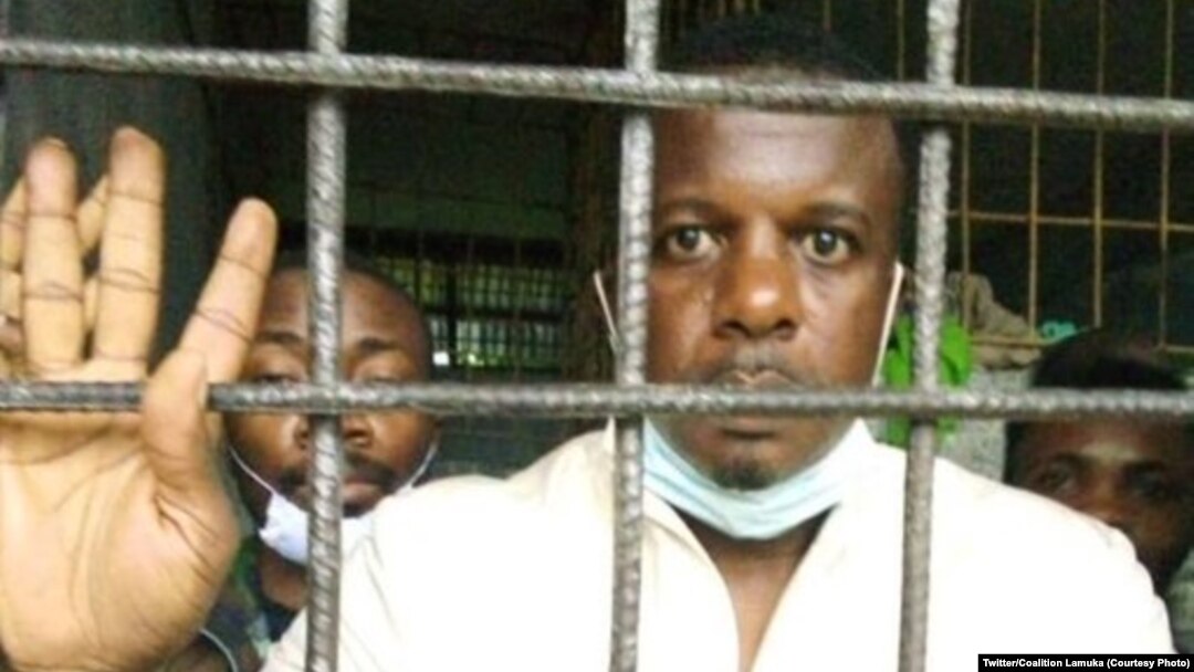 Serge Welo, mokambi bilenge ya ECIDE, na baninga baye na cachot ya police ma Kinshasa, 23 uin 2021. (Twitter/Coalition Lamuka)