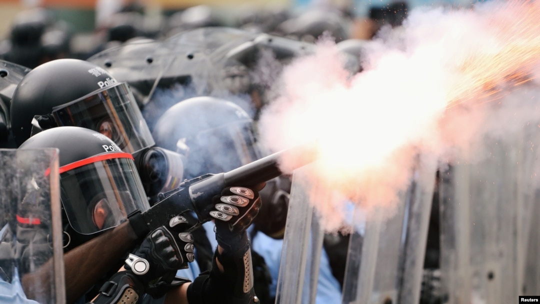 Policija ispalila gumene metke i suzavac na demonstrante u Hong Kongu