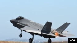 美国空军一架F-35战机2017年3月3日在澳大利亚参加飞行表演” （美国空军照片）