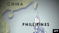 Trung Quốc đưa vật liệu đến dựng các cột trên các vỉa đá mà Manila tuyên bố chủ quyền, trong vùng biển nằm về phía nam Trung Hoa