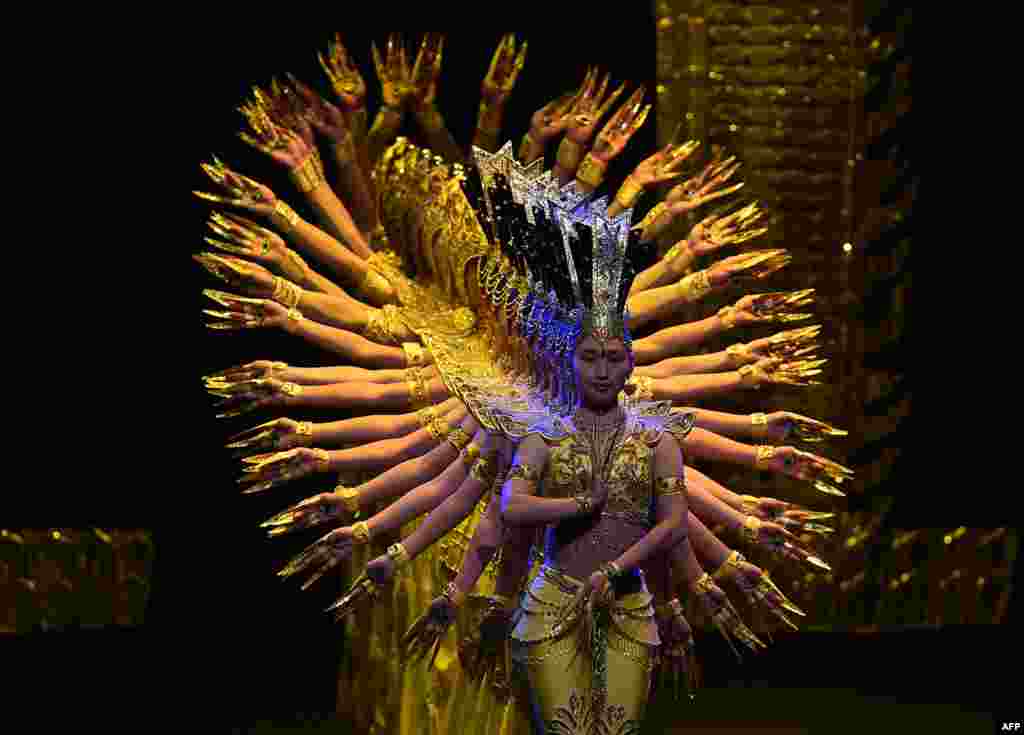 Members of the China Disabled Peoples Performing Art Troupe perform "My Dream" at Jorge Eliecer Gaitan Theater in Bogota, Colombia, August 30, 2017.