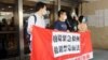 香港前立法会议员梁国雄在香港高等法院上诉庭外对记者讲话。（2020年4月9日）