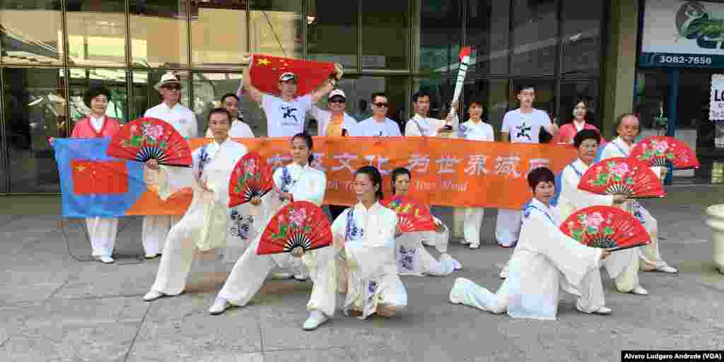 中国人在奥运村表演