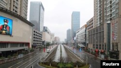 武汉中心城区实施机动车禁行管理后的星期天1月26日的市内空荡如野