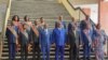 President Felix Tshisekedi (C,L1) kati na bakambi ba suku mibale ya Parlement ya RDC na Palais du peuple, Kinshasa, 11 sanza ya zomi na mibale 2024. (Présidence RDC)