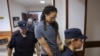 ARHIVA - Američka košarkašica Britni Grajner u pratnji policije dolazi na ročište pred sudom u okolini Moskve, 4. avgusta 2022.