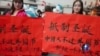 王府井彩灯迎圣诞 大学生穿汉服抵制洋节