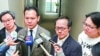民主300+協調人郭榮鏗議員(左二)等解釋民主派選委共識 (香港蘋果日報圖片)