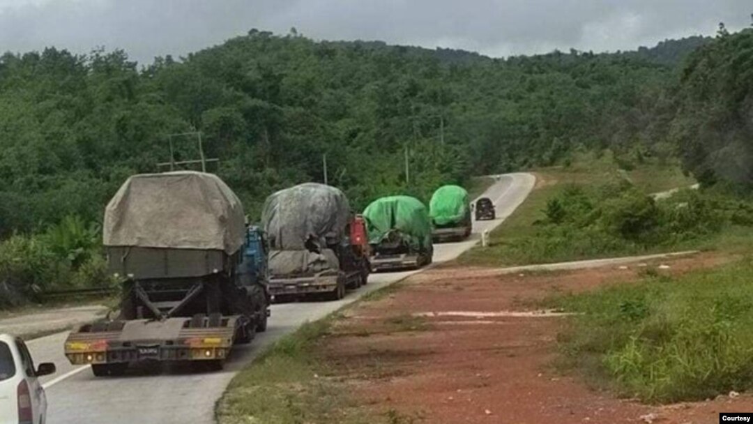 မြန်မာစစ်တပ်မှ တနင်္သာရီဒေသကို စစ်ပစ္စည်းများ သယ်ပို့နေစဉ် (ဓာတ်ပုံ - Courtesy)