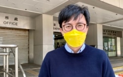 社民连秘书长吴文远表示，北京日后只容许”爱国爱党”的人进入议会，认为是”劣币驱逐良币”，立法会只会变成一个更大的”橡皮图章”。 （美国之音/汤惠芸）