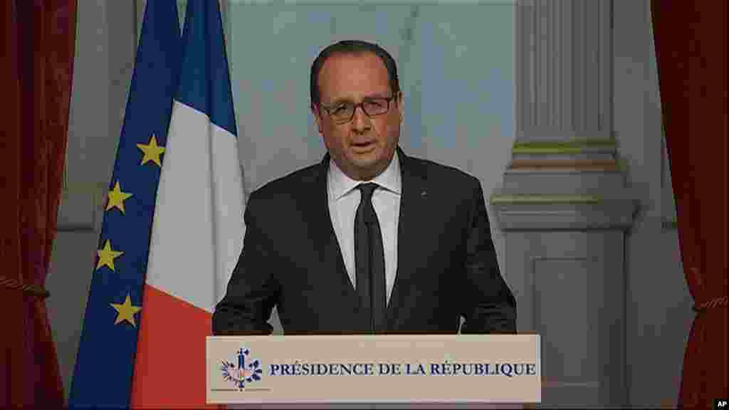 Tổng thống Pháp Francois Hollande triệu tập một cuộc họp nội các khẩn cấp lúc nửa đêm sau khi ông ra lệnh đóng cửa biên giới. 