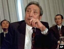 刘宾雁1997年在“大赦国际”组织谈中国人权
