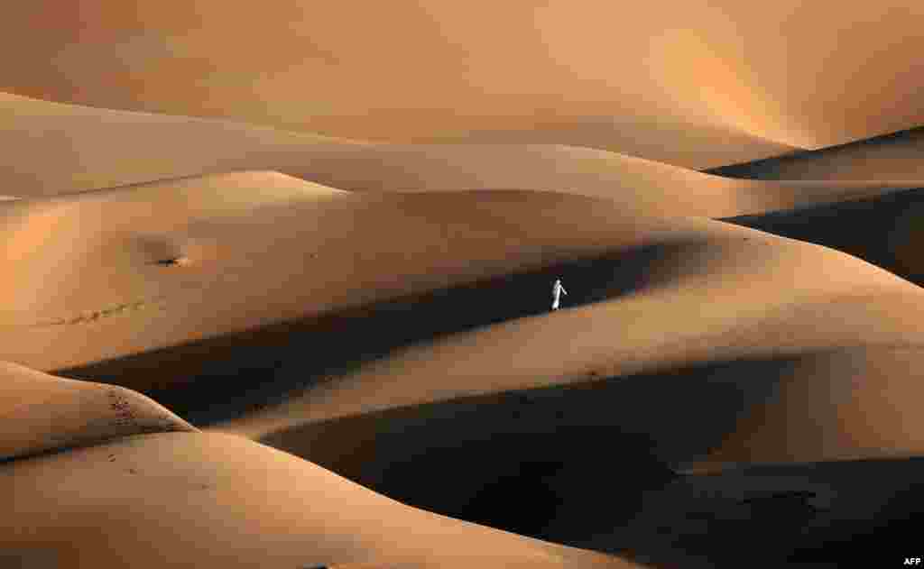 An Emirati youth plays in the sand dunes in the Liwa desert, some 250 kilometres west of the Gulf Emirate of Abu Dhabi, Jan. 9, 2021.