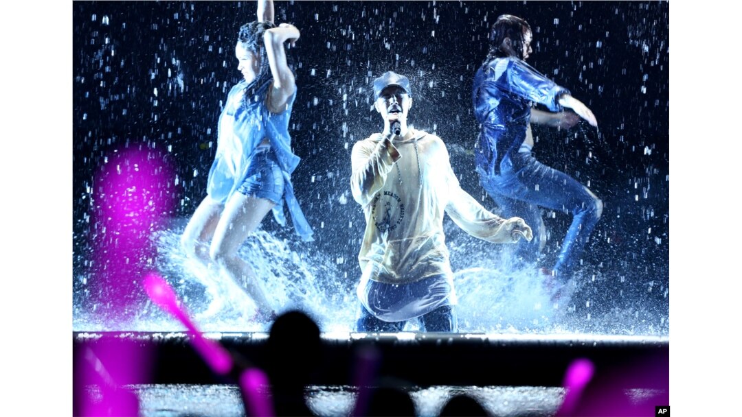 Justin Bieber performs at the American Music Awards at the Microsoft Theater on Nov. 22, 2015, in Los Angeles.