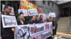几十名香港市民星期天抗议政治绑架书商及重判广州三君子（美国之音谭嘉琪拍摄）