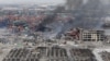 天津滨海新区发生爆炸后，消防员在现场试图灭火（2015年8月14日）