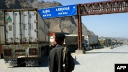 Pakistan đã đóng cửa tuyến đường tiếp liệu của NATO sau cuộc không kích của Hoa Kỳ gây thiệt mạng 24 binh sĩ Pakistan ở gần biên giới Afghanistan