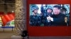 资料照：北京一个展览馆里播放中国领导人习近平手握一杆枪的视频。（2017年10月23日）