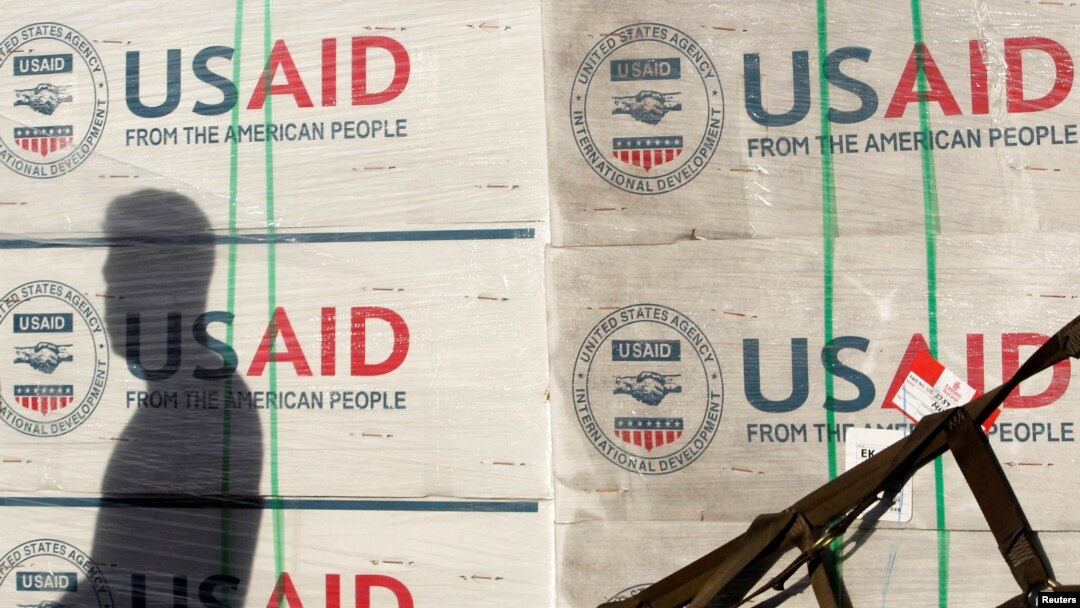 USAID မှ စူပါတိုင်ဖွန်း ဟိုင်ယန် ကယ်ဆယ်ရေးပစ္စည်းများ ဖိလစ်ပိုင်နိုင်ငံ မနီလာကို ရောက်ရှိ (REUTERS/Cheryl Ravelo)