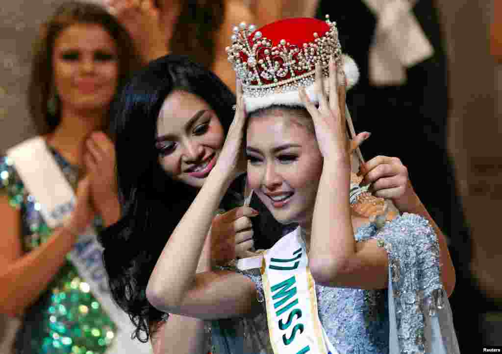 The winner of the Miss International 2017 Kevin Lilliana (R) representing Indonesia receives her crown from Miss International 2016 Kylie Verzosa representing Philippines at the 57th Miss International Beauty Pageant in Tokyo, Japan.