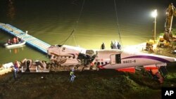 台湾客机失事，至少25人遇难