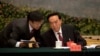 2017年10月19日，在北京举行的中共第十九次党代会期间，新疆党委书记陈全国（右）在新疆代表团会议上。有人权人士说，如果陈全国的名字不在制裁名单上，美国行政当局至少需要做出某种解释。