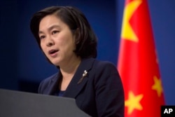 中国外交部发言人华春莹在记者会上（2016年1月6日）