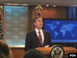 美副国务卿布林肯在国务院公布国际宗教自由报告 (美国之音莉雅拍摄)