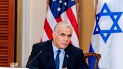 El ministro de Relaciones Exteriores de Israel, Yair Lapid, asiste a una conferencia de prensa con el secretario de Estado de los Estados Unidos, Antony Blinken (no en la foto) y el ministro de Relaciones Exteriores de los Emiratos Árabes Unidos, Sheikh A