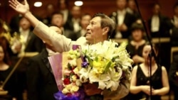 王西麟2005年在一次音乐会上。（王西麟提供照片）