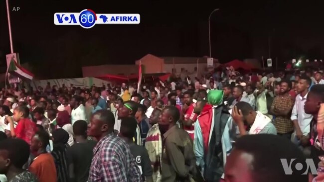 VOA60 AFIRKA: A Sudan Dubban Masu Zanga-zanga Sun Fito Kan Tittuna A Khartoum