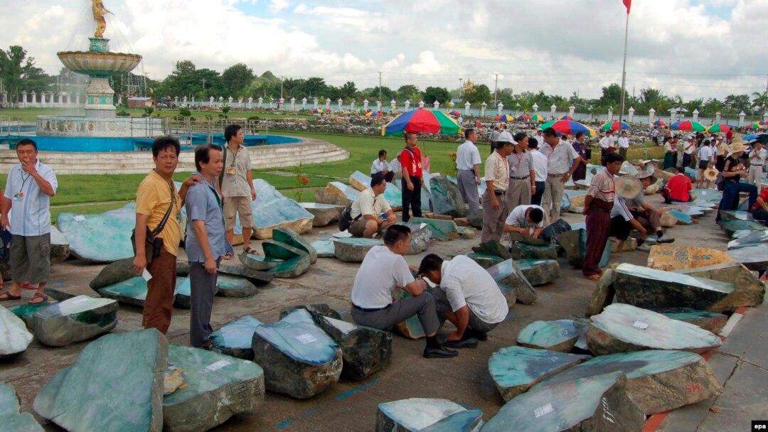 ကျောက်မျက်ရတနာ အရောင်းပြပွဲ။ (ဇူလိုင် ၃၊ ၂၀၀၆)